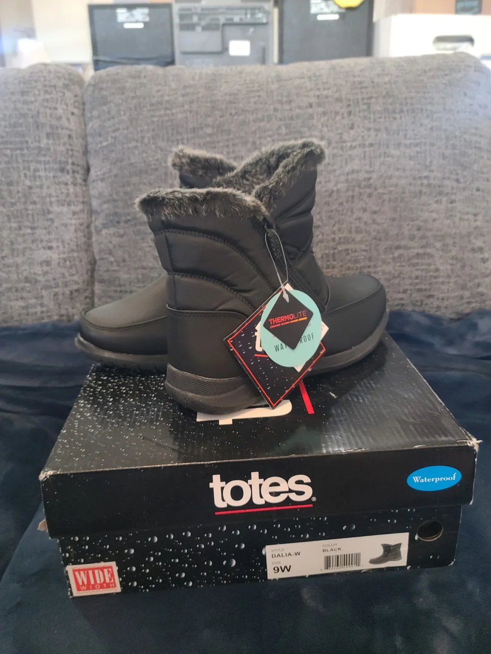 Totes Women's Black Faux-Fur Winter Zip Ankle Boot, 9 Wide, NIB
